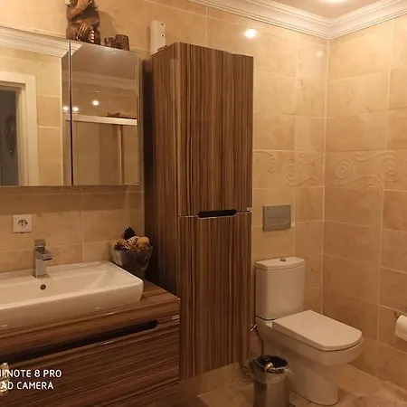 Muestakil Havuzlu Deniz Manzarali